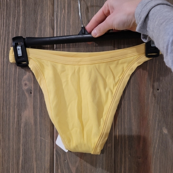 L space cheeky bikini bottoms - Picture 2 of 2